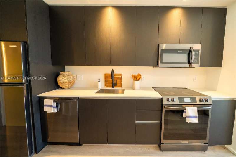 176 NW 25th St # 512, Miami FL 33127