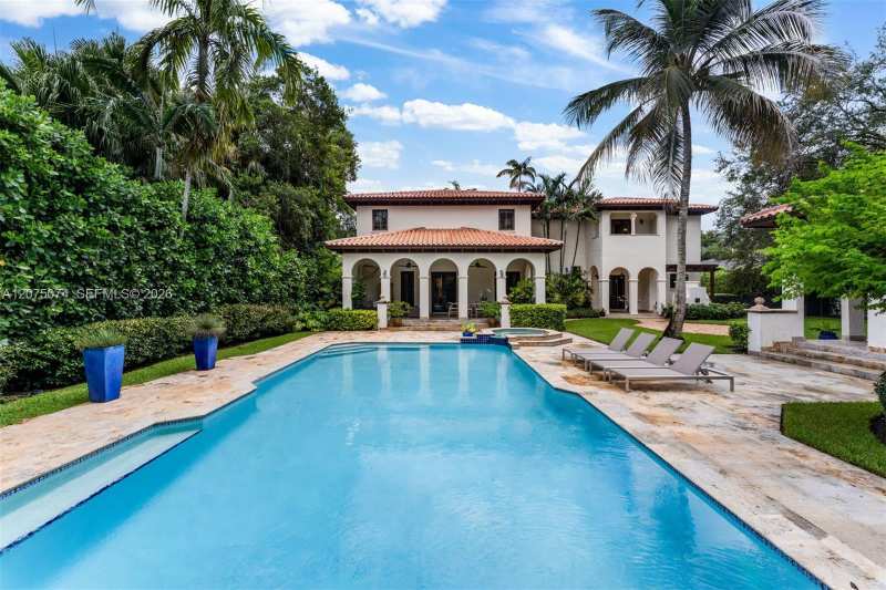 8800 SW 57th Ave, Pinecrest FL 33156