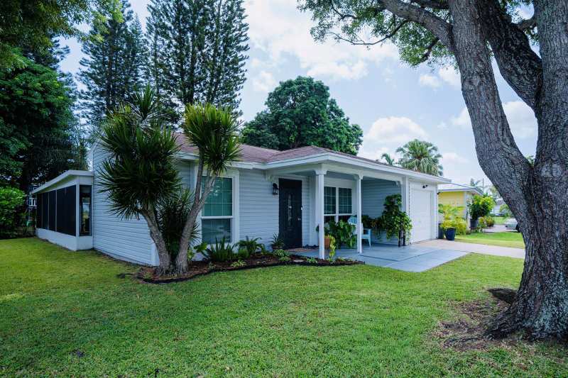 9060 CHRYSANTHEMUM Drive, Boynton Beach FL 33472