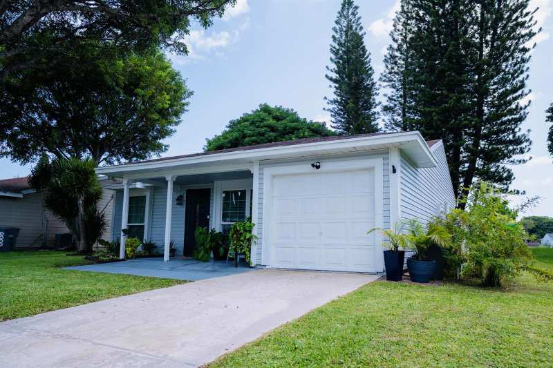 9060 CHRYSANTHEMUM Drive, Boynton Beach FL 33472