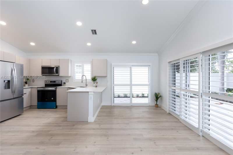 46 Gables Blvd, Weston FL 33326