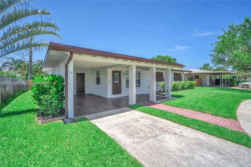 741 NE 8th St, Pompano Beach FL 33060