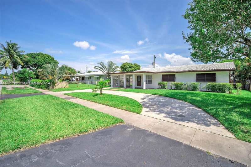 741 NE 8th St, Pompano Beach FL 33060