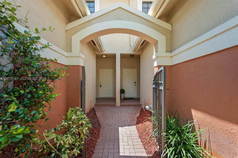 3810 Tree Top Dr, Weston FL 33332