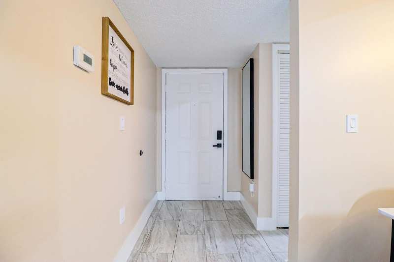 450 PALM Circle W # 106, Pembroke Pines FL 33025