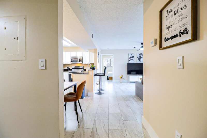 450 PALM Circle W # 106, Pembroke Pines FL 33025