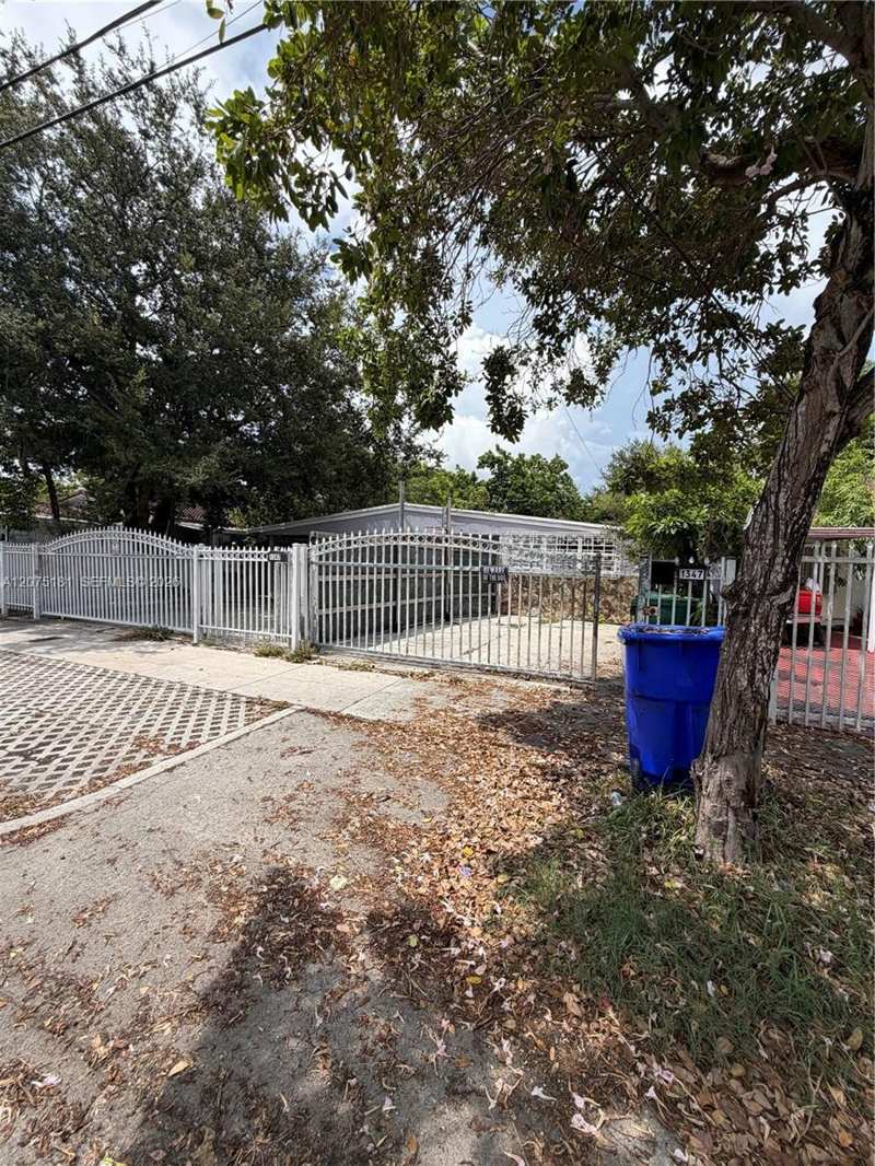 1345 NW 25th St, Miami FL 33142