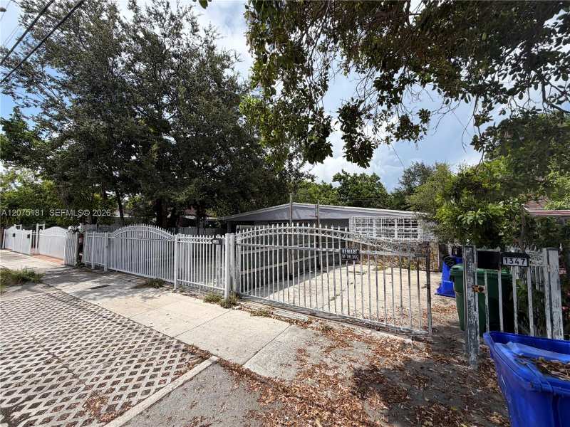 1345 NW 25th St, Miami FL 33142