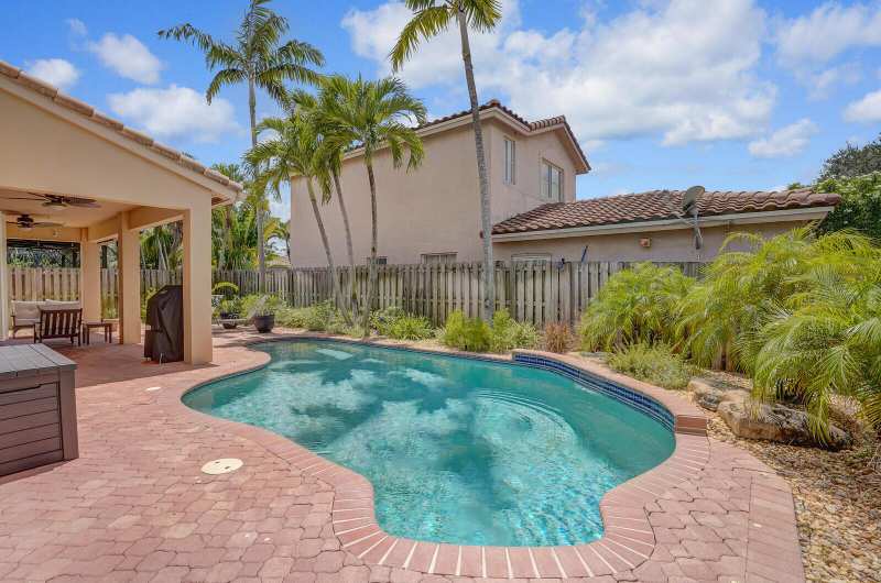 317 E Garden Cove Circle, Davie FL 33325