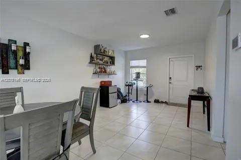 565 NE 5th Pl, Florida City FL 33034