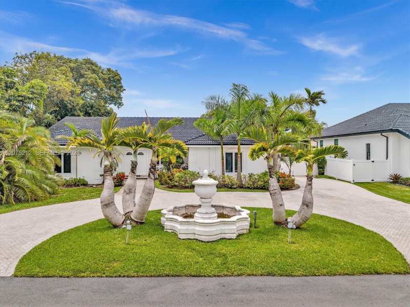 413 Tamarind Dr, Hallandale Beach FL 33009
