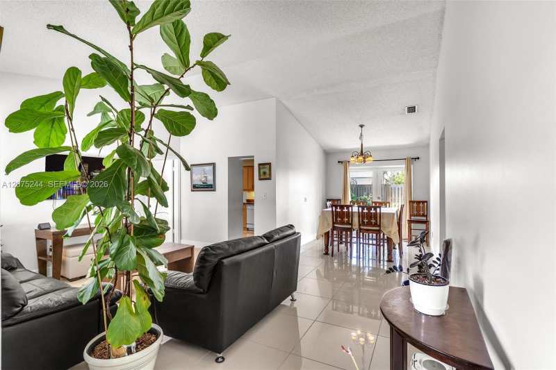 11740 NW 39th Pl, Sunrise FL 33323
