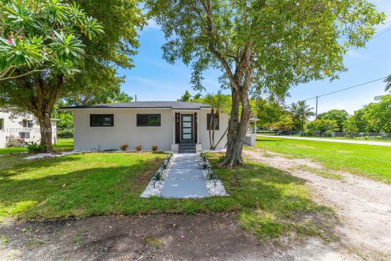 544 NW 12th St, Homestead FL 33030