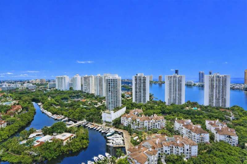 1000 W Island Blvd # 1812, Aventura FL 33160