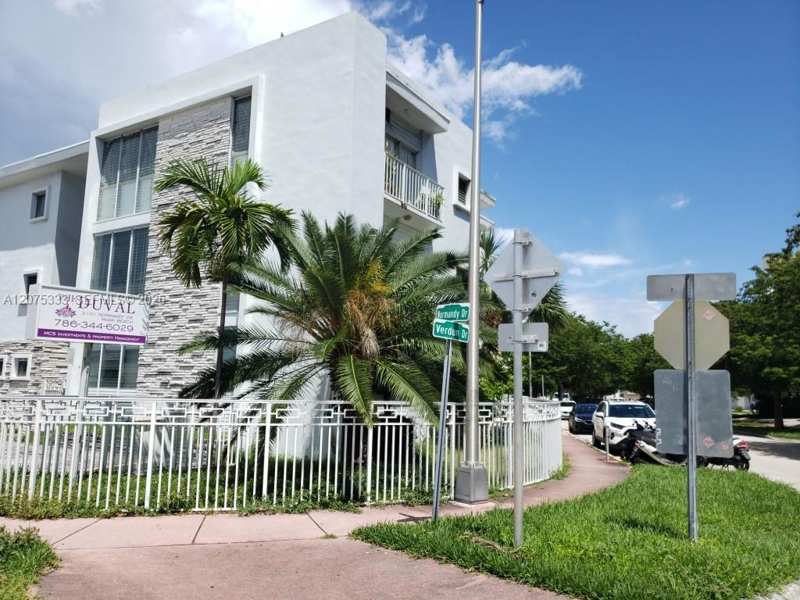 2101 Normandy Dr # 206, Miami Beach FL 33141
