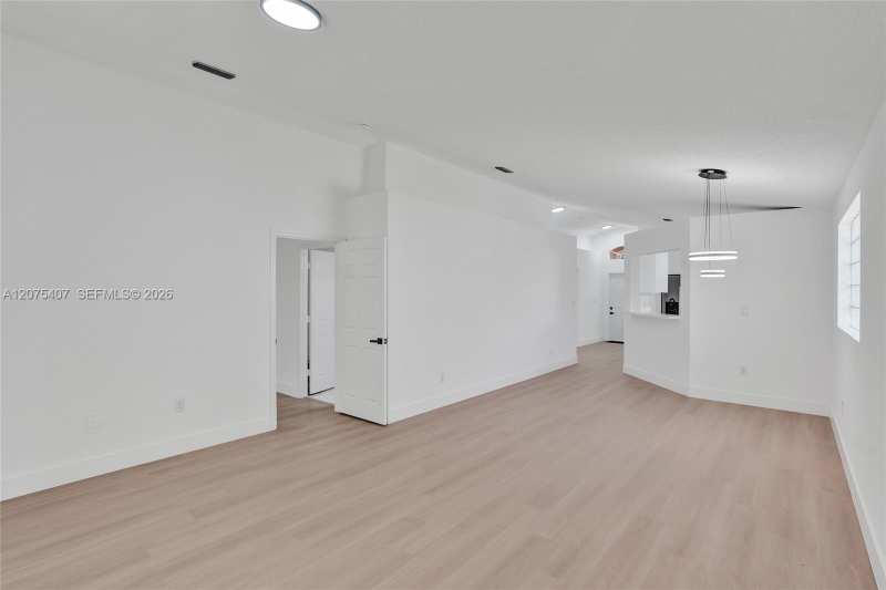 4114 Sapphire St, Weston FL 33331