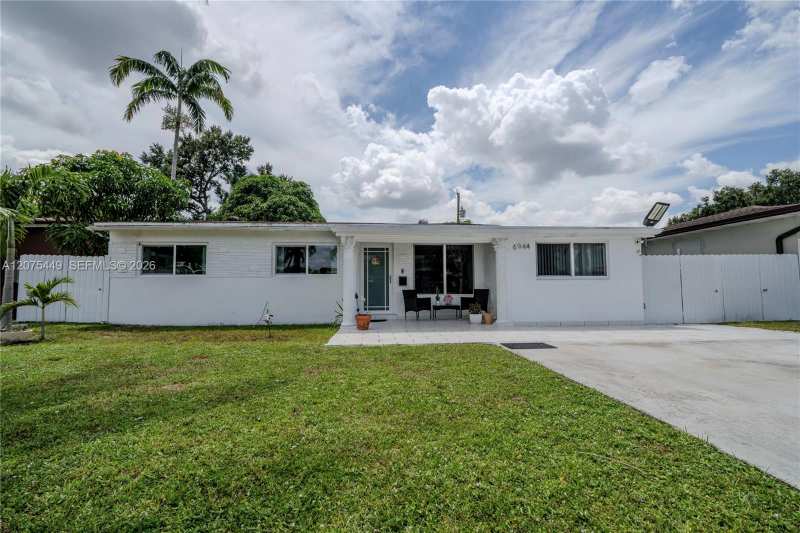 6944 SW 10th Ct, Pembroke Pines FL 33023