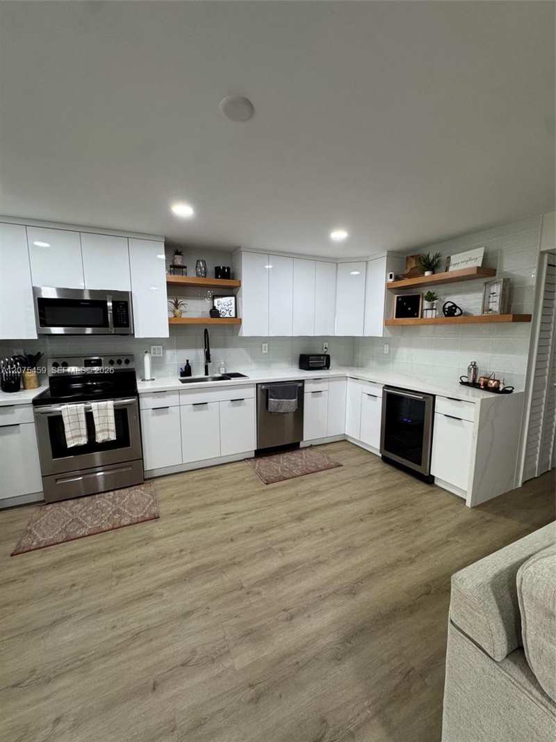 2420 Diana Dr # 402, Hallandale Beach FL 33009