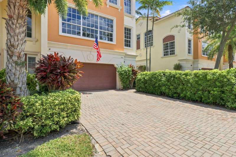 5570 NE TRIESTE Way, Boca Raton FL 33487