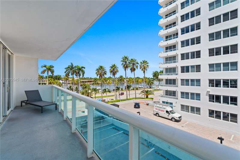 5001 Collins Ave # 3B, Miami Beach FL 33140