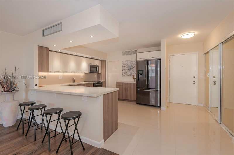 600 Three Islands Blvd # 521, Hallandale Beach FL 33009