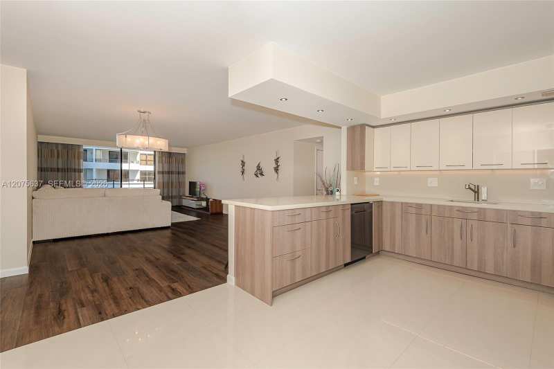 600 Three Islands Blvd # 521, Hallandale Beach FL 33009