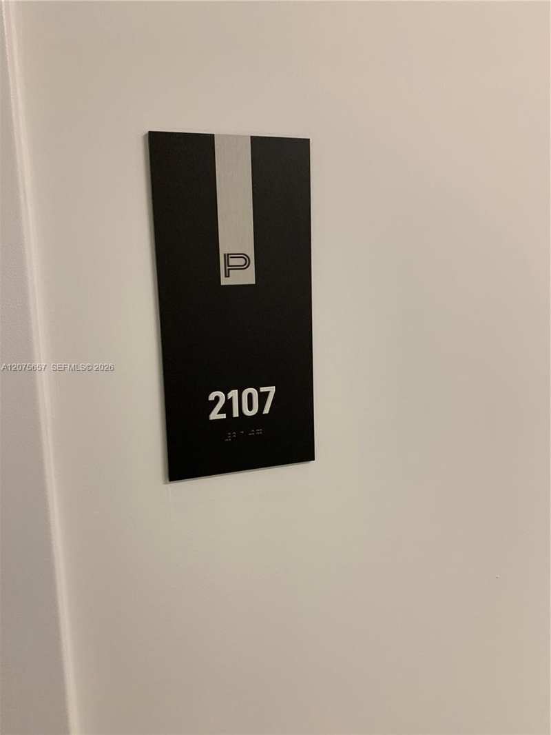 851 NE 1st Ave # 2107, Miami FL 33132