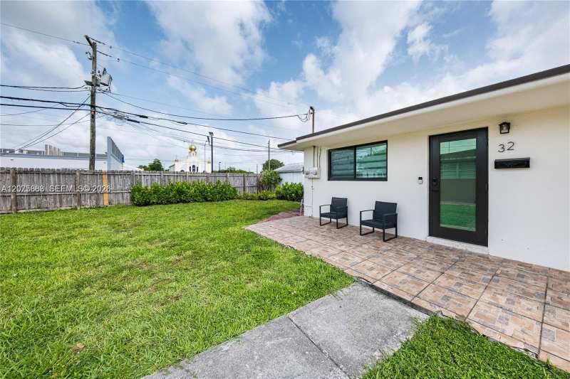 30 NW 56th Ct, Miami FL 33126
