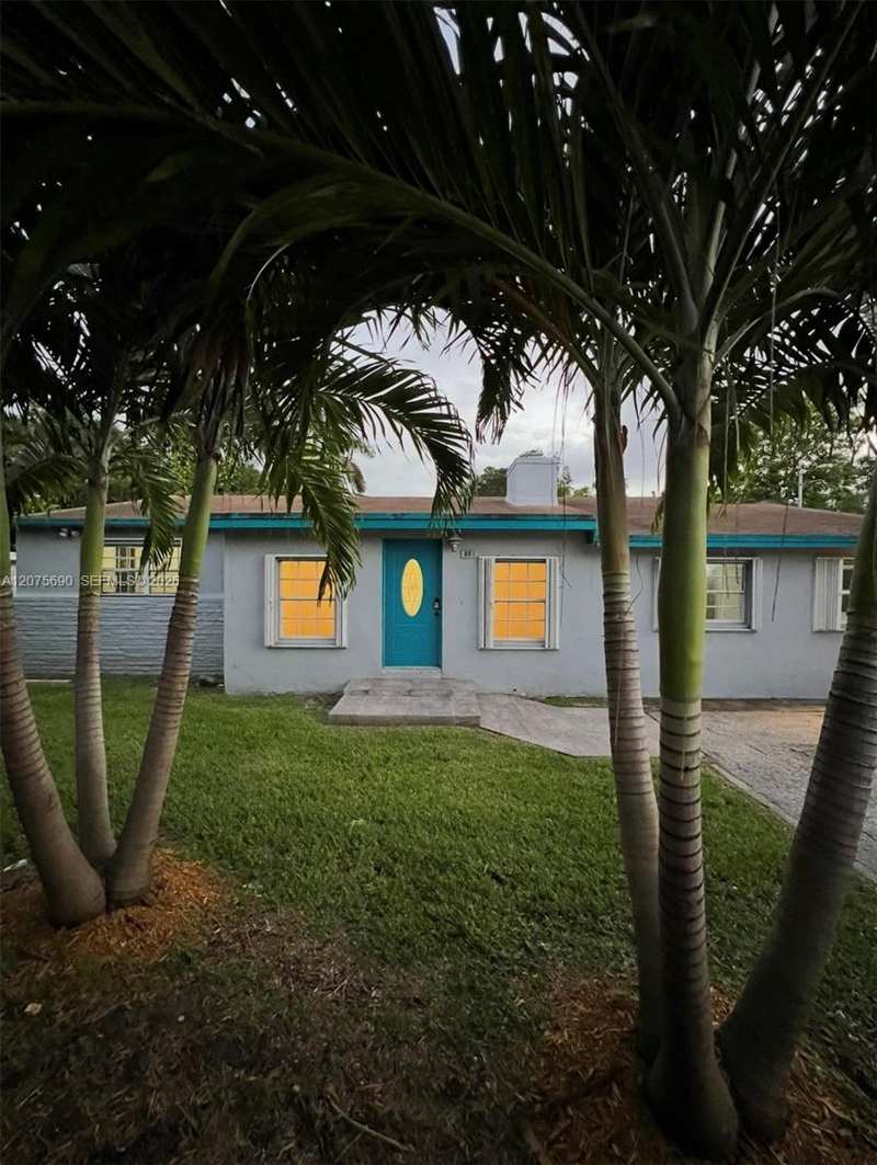 88 NW 85th St # 1, Miami FL 33150