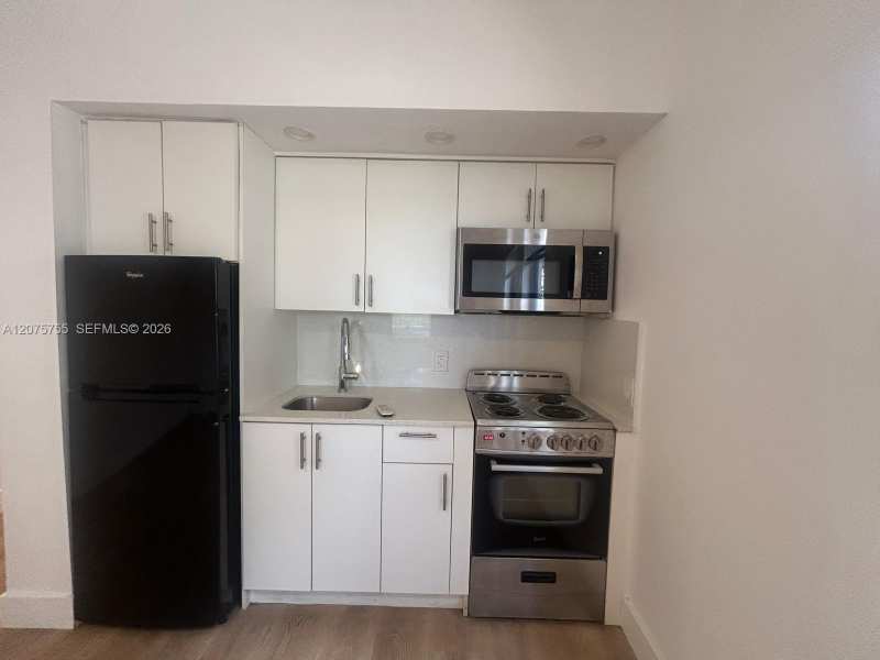 2000 Monroe St # 10, Hollywood FL 33020