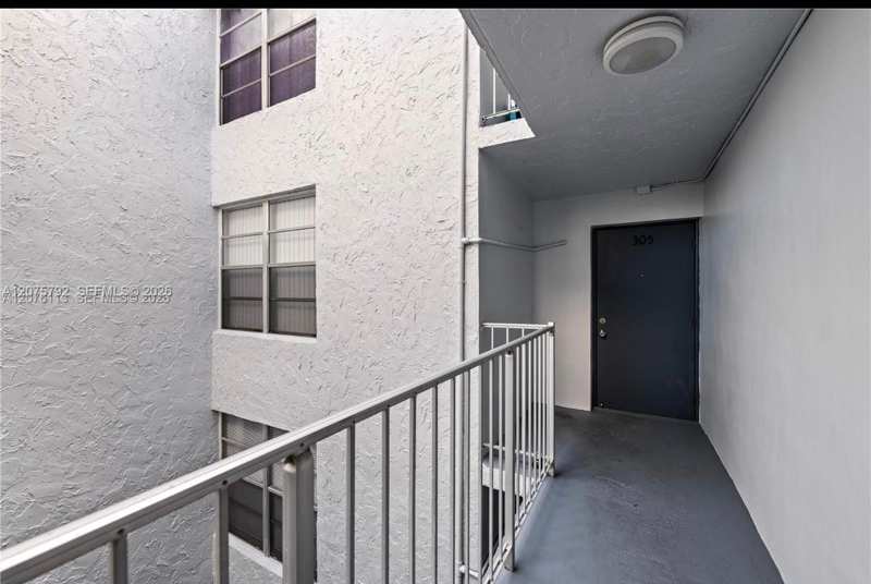 9400 Live Oak Pl # 205, Davie FL 33324