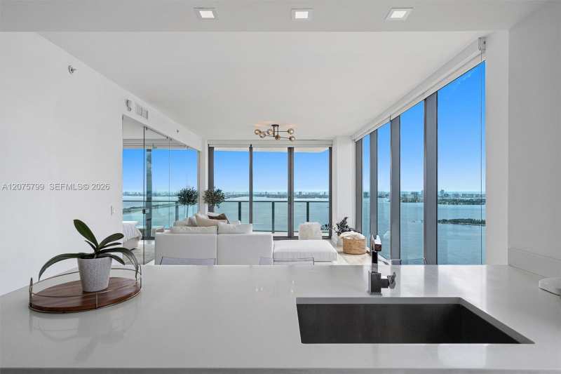 460 NE 28th St # 3508, Miami FL 33137