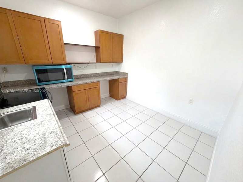 601 NE 180th St # B, Miami FL 33162