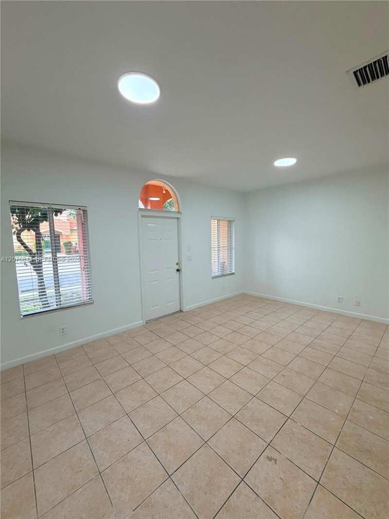 102 S Santa Catalina Cir # 102, North Lauderdale FL 33068