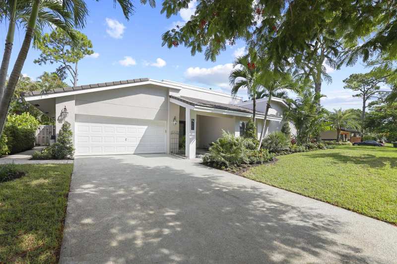 824 Foxpointe Circle, Delray Beach FL 33445