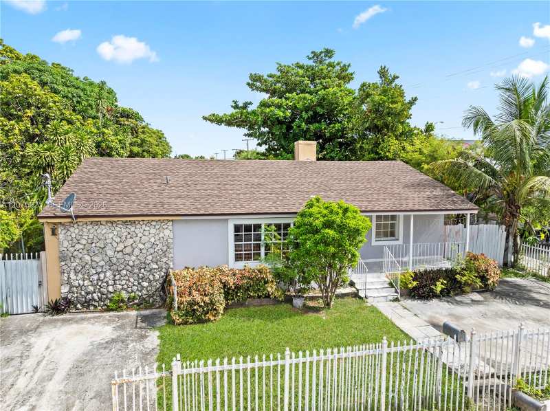 2723 NW 3rd St, Miami FL 33125