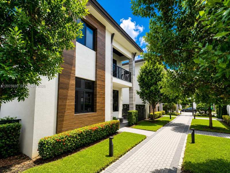4318 NW 81st Ave, Doral FL 33166