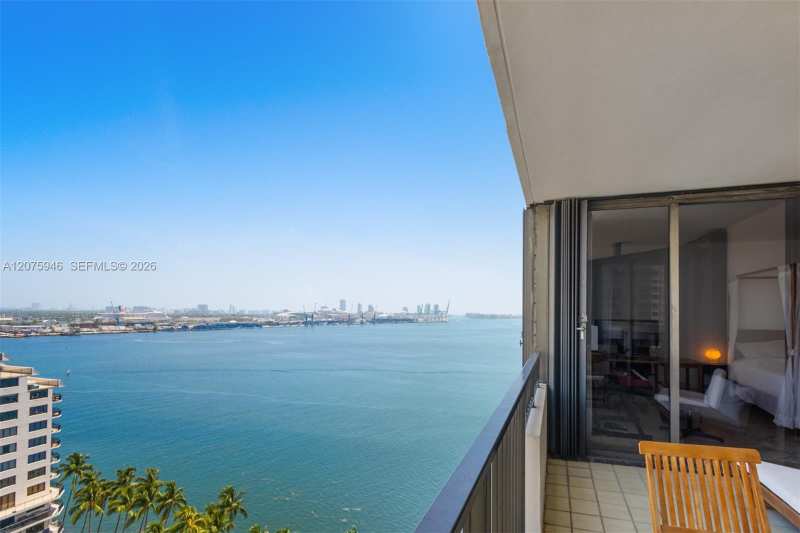 520 Brickell Key Dr # A1902, Miami FL 33131