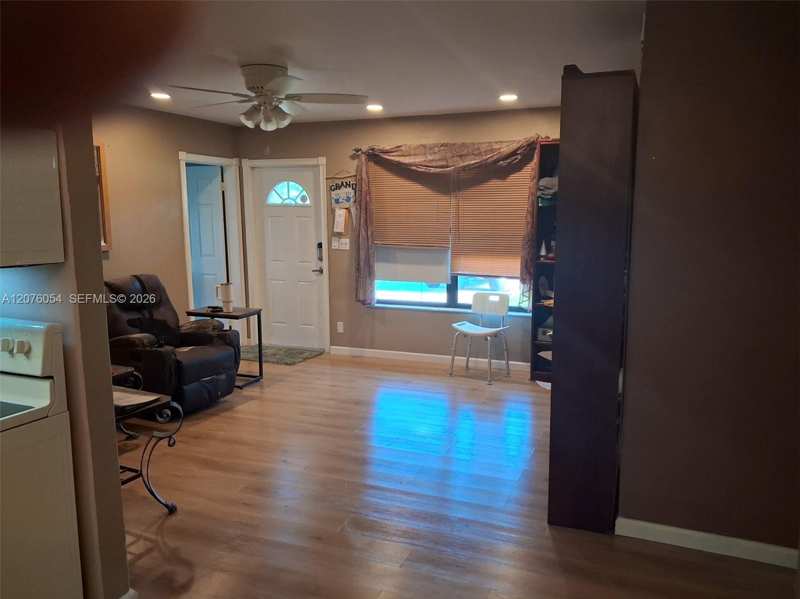 6359 SW 2nd St, Margate FL 33068