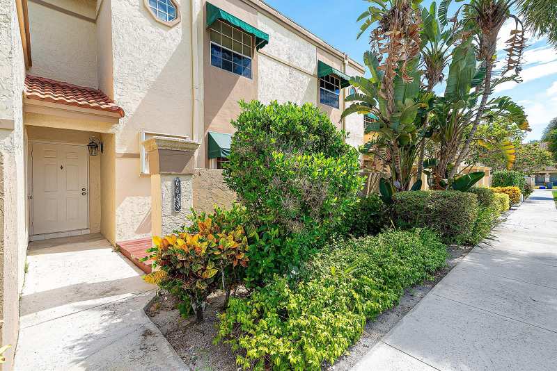 6668 Via Regina, Boca Raton FL 33433