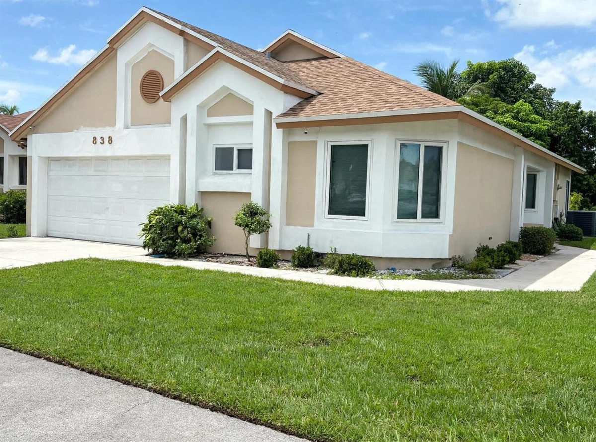 838 E PALM RUN Drive, North Lauderdale FL 33068