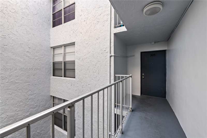 9400 Live Oak Pl # 305, Davie FL 33324