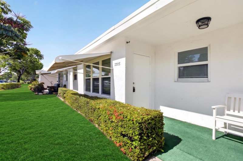 7205 W OAKRIDGE Circle, Lake Worth FL 33462