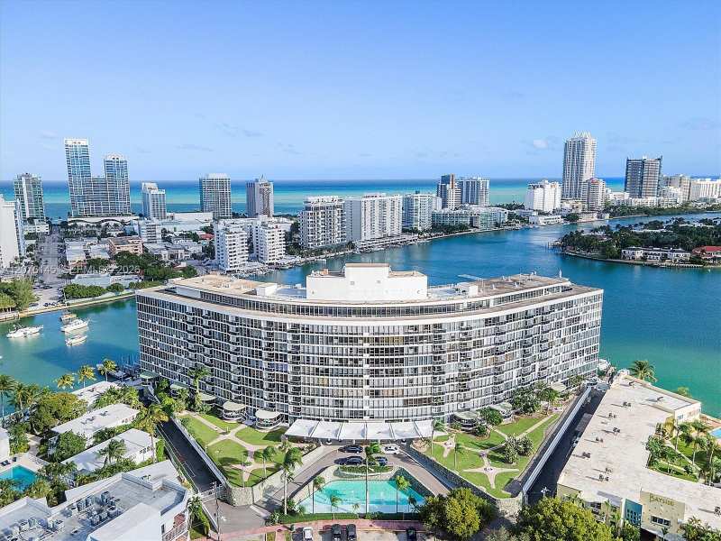 900 SW Bay Dr, Miami Beach FL 33141