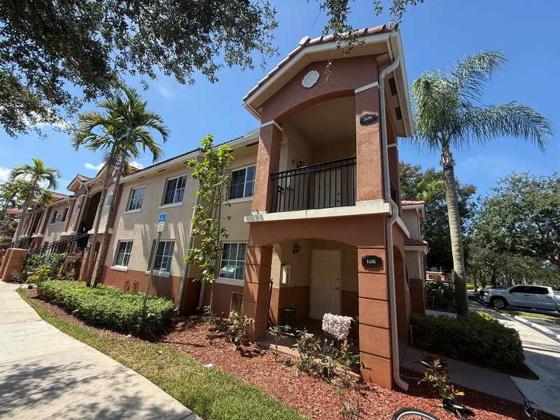 3505 Briar Bay Boulevard Apt 206, West Palm Beach FL 33411