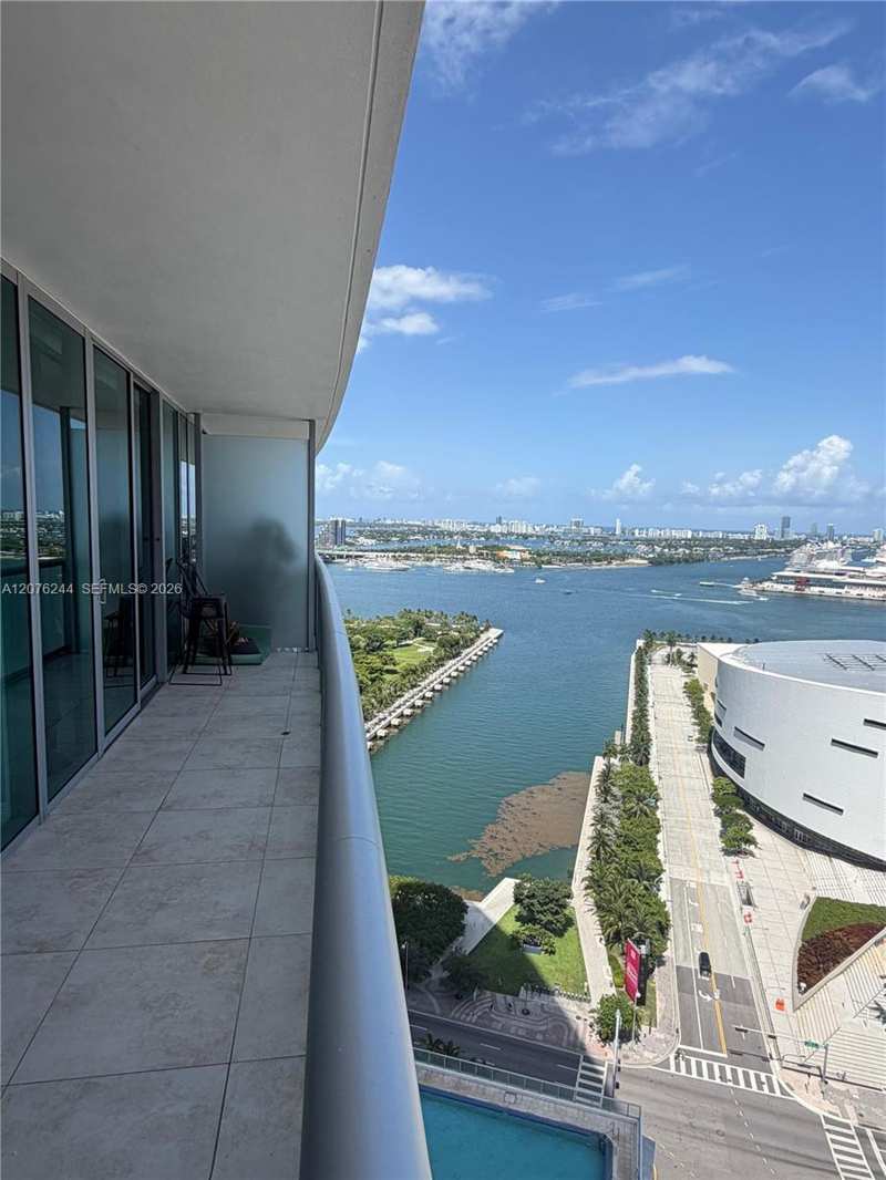 888 Biscayne Blvd # 2702, Miami FL 33132