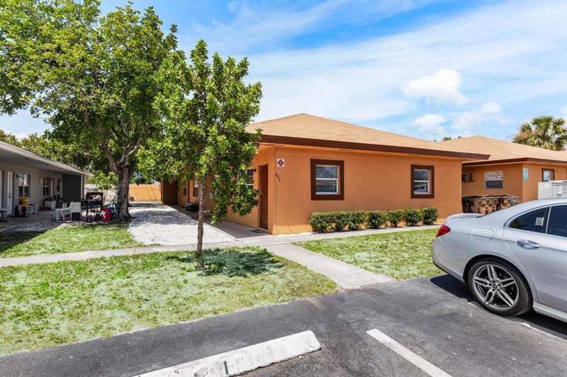 279 SW 1ST Street # 3, Deerfield Beach FL 33441