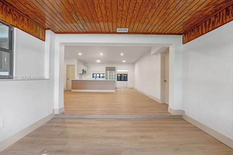 450 NW 140th St, Miami FL 33168