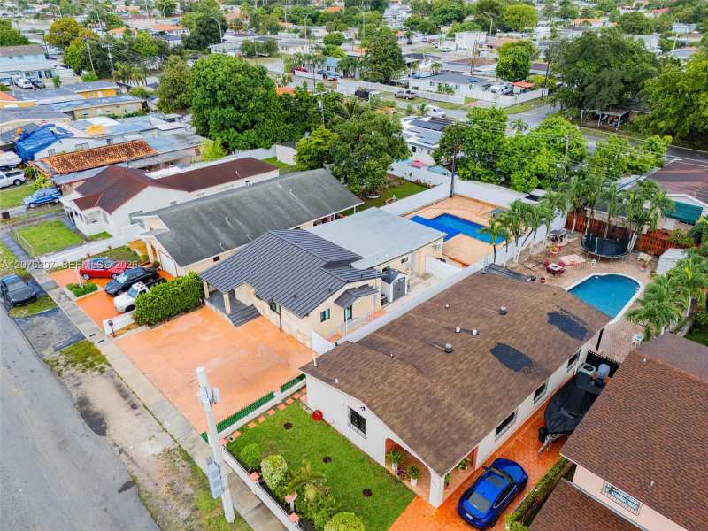 233 W 39th Pl, Hialeah FL 33012