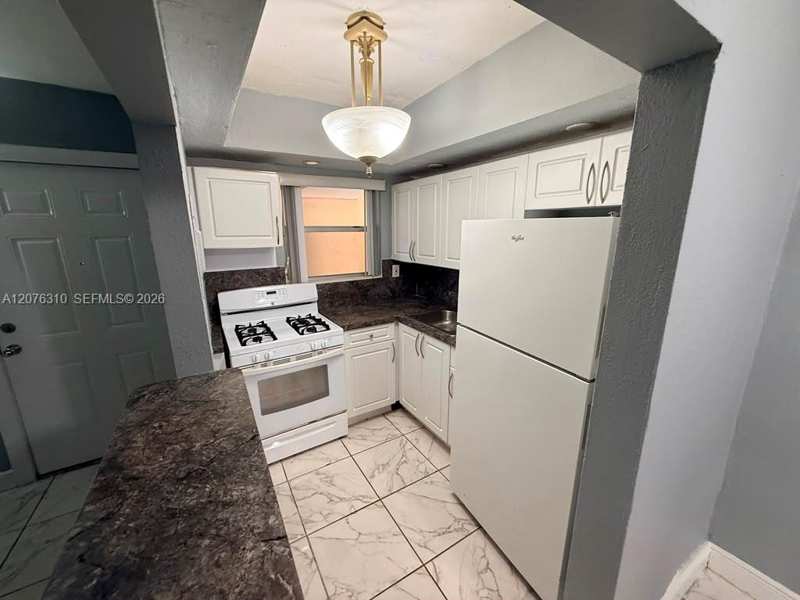 350 E 21st St # 108, Hialeah FL 33010